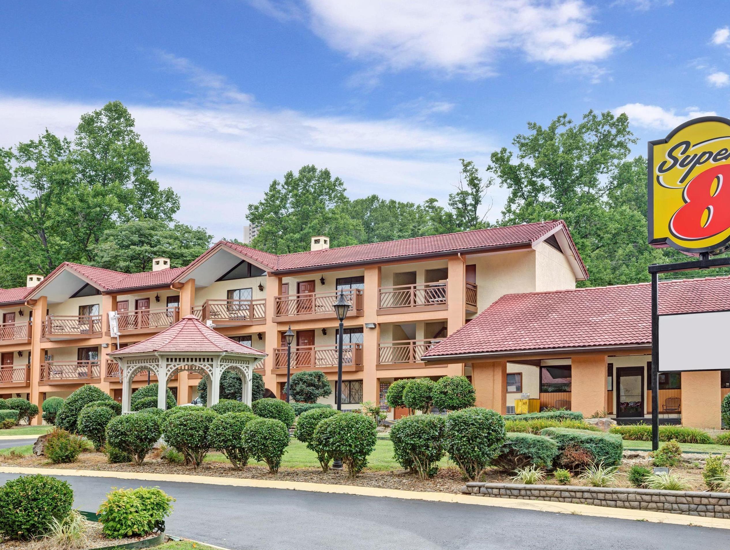 Super 8 By Wyndham Downtown Gatlinburg At Convention Center Exterior foto