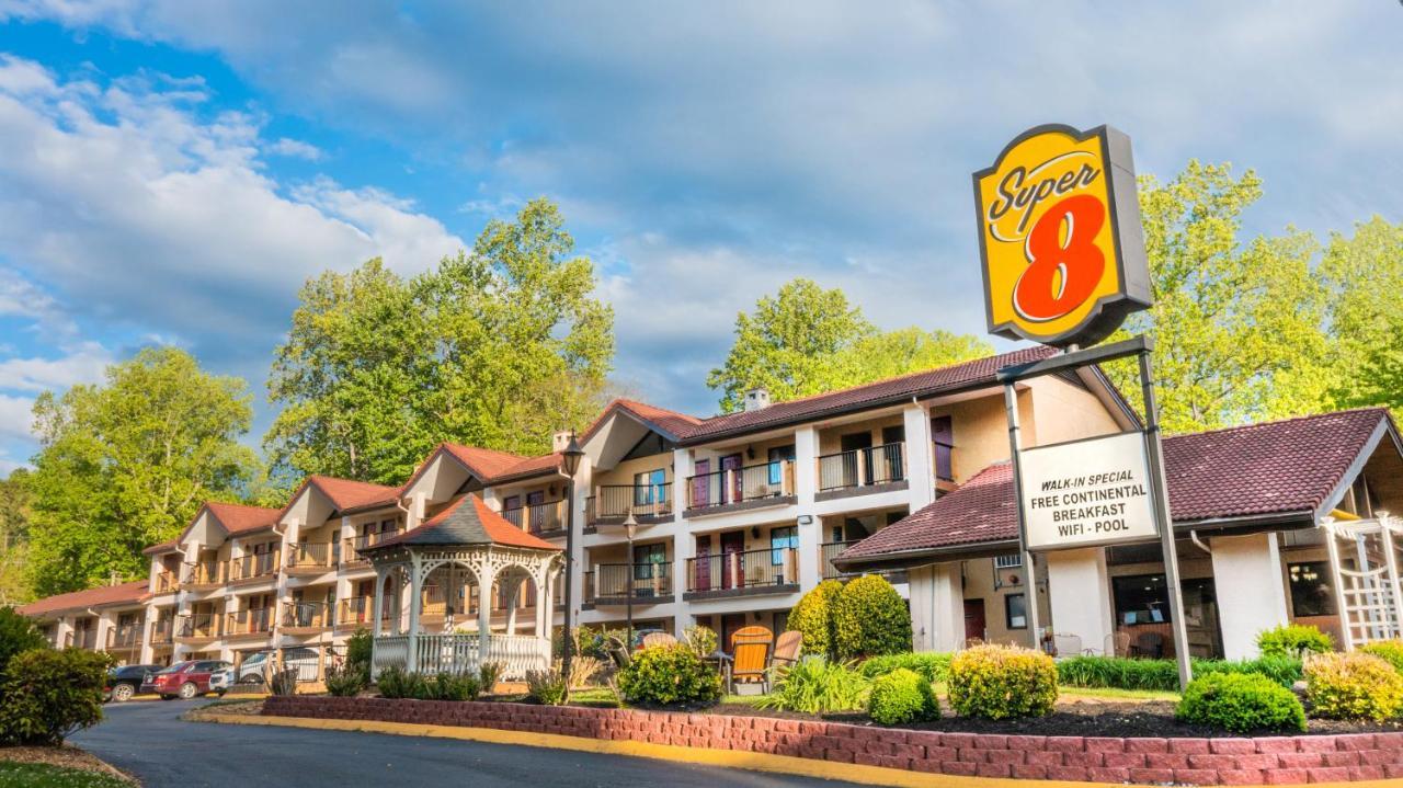 Super 8 By Wyndham Downtown Gatlinburg At Convention Center Exterior foto