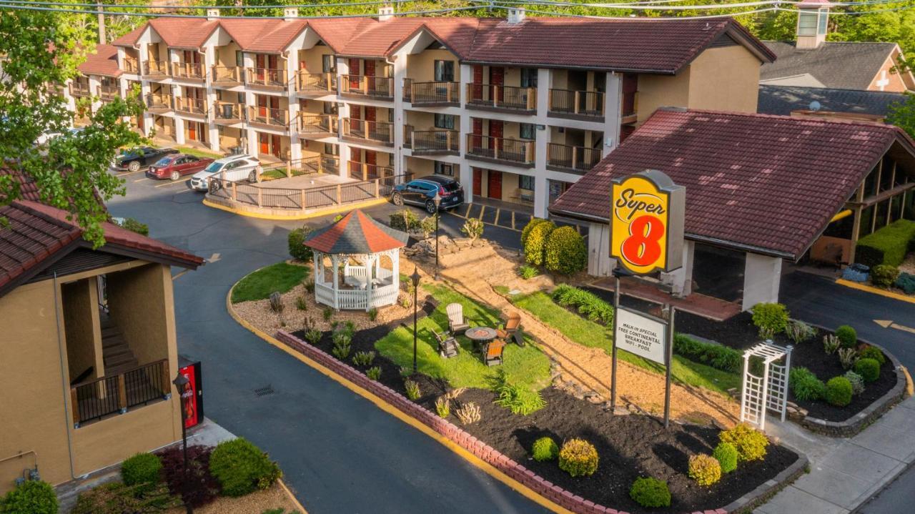 Super 8 By Wyndham Downtown Gatlinburg At Convention Center Exterior foto