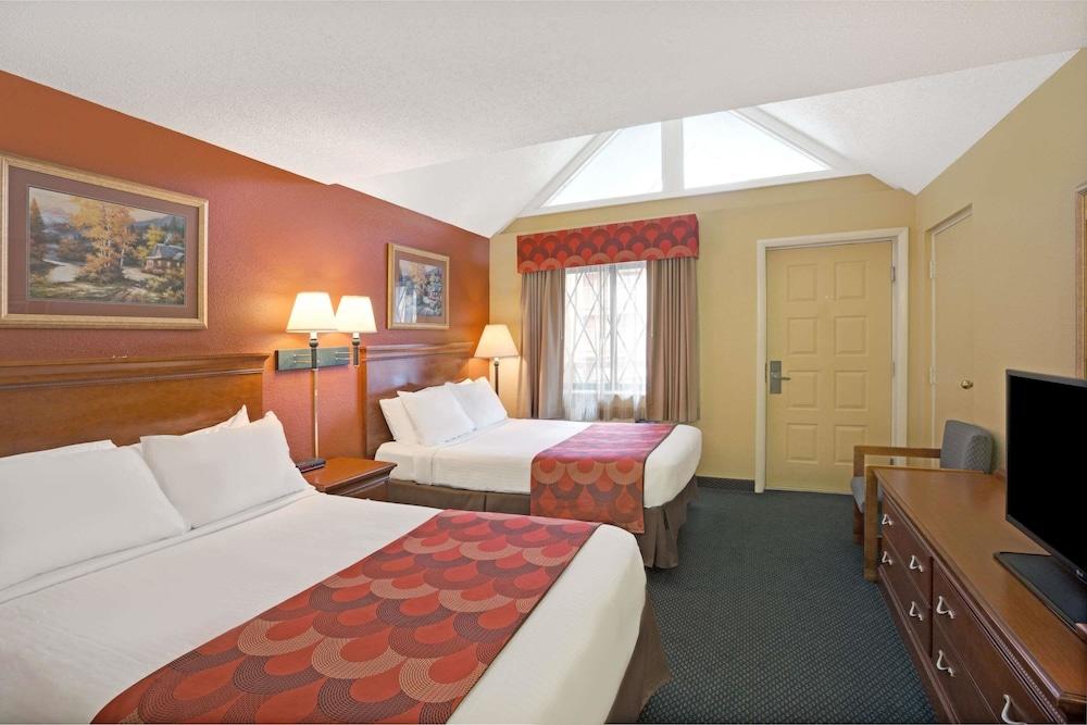 Super 8 By Wyndham Downtown Gatlinburg At Convention Center Exterior foto