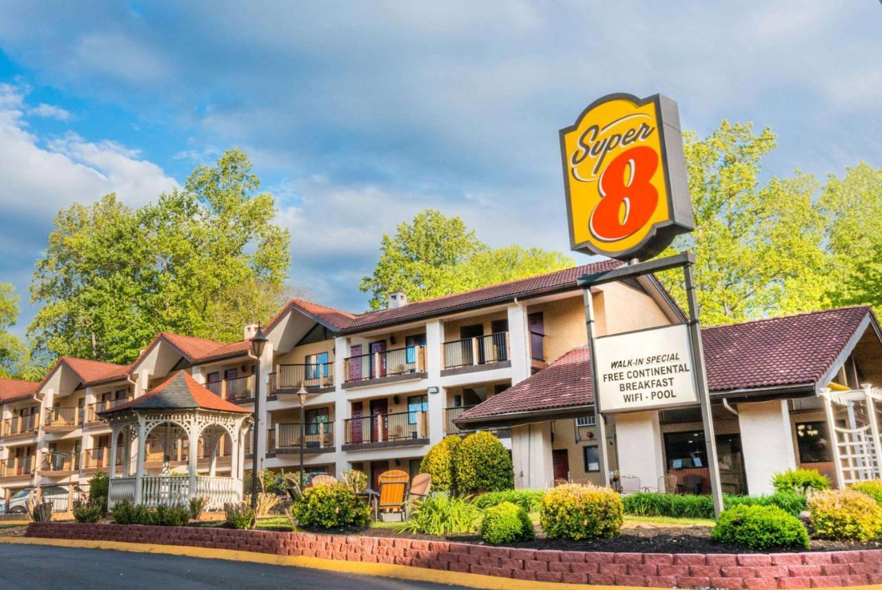 Super 8 By Wyndham Downtown Gatlinburg At Convention Center Exterior foto