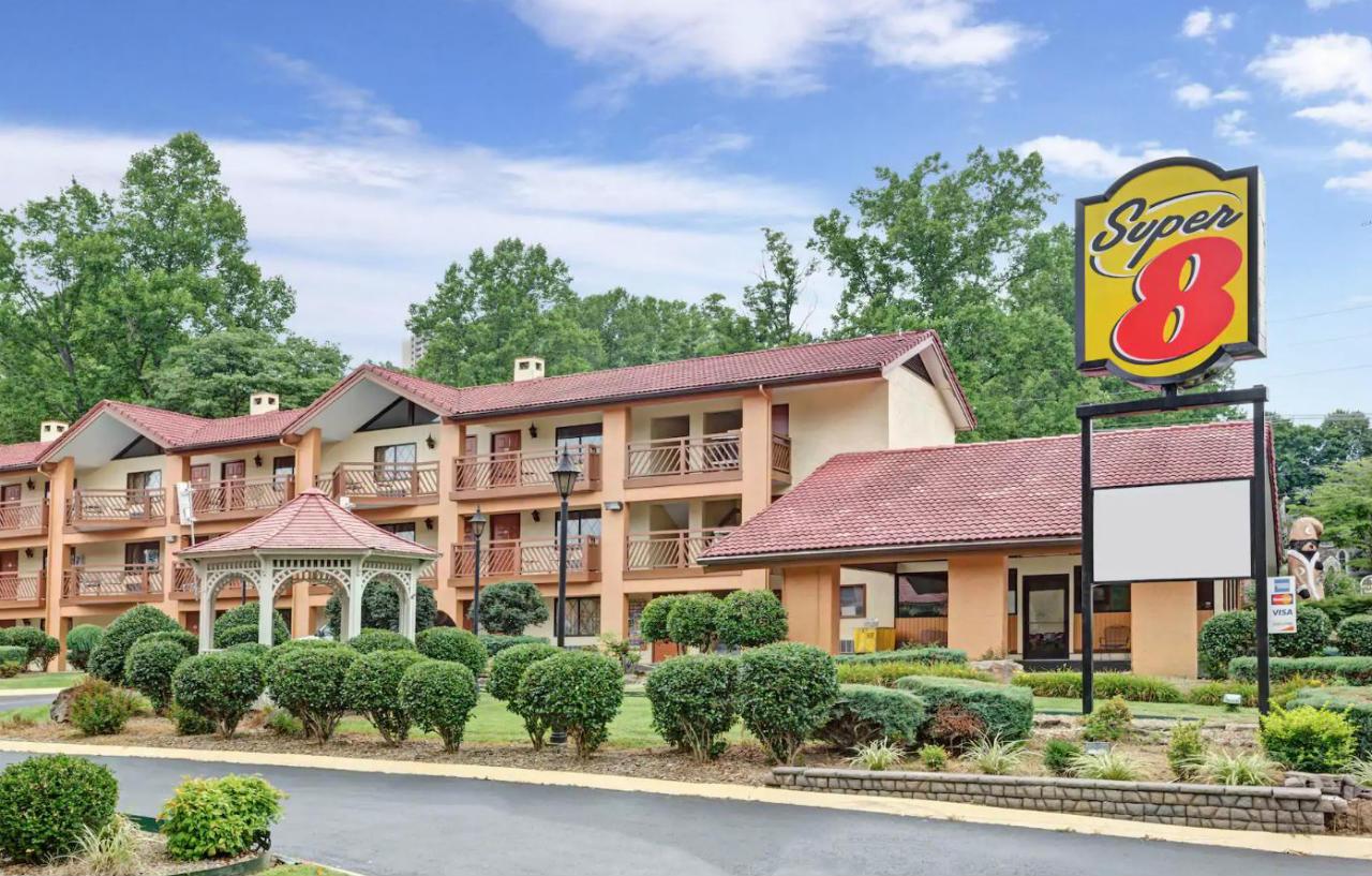 Super 8 By Wyndham Downtown Gatlinburg At Convention Center Exterior foto